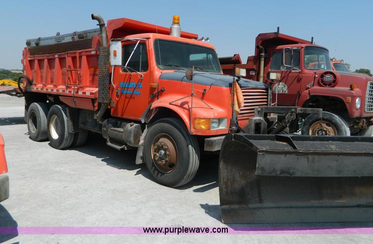 image for item G7930 1991 International 4900 dump truck