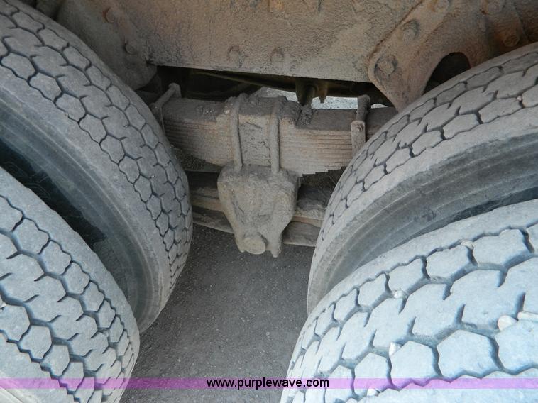 image for item G7930 1991 International 4900 dump truck