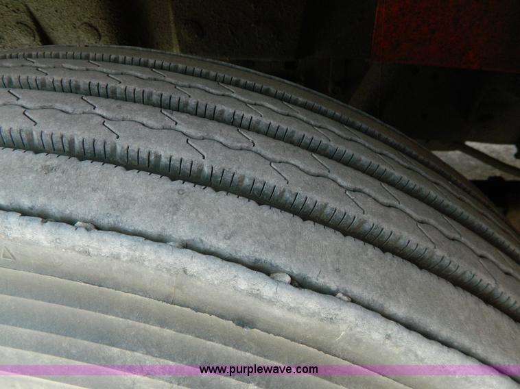 image for item G7930 1991 International 4900 dump truck