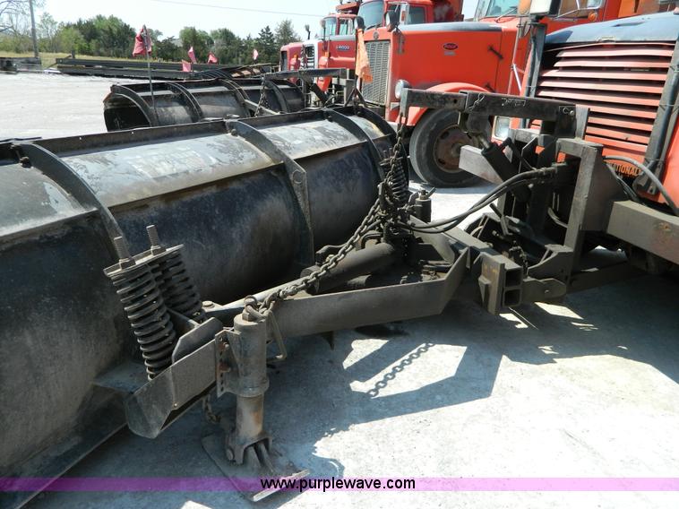 image for item G7930 1991 International 4900 dump truck