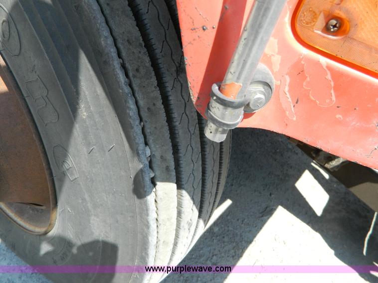 image for item G7930 1991 International 4900 dump truck