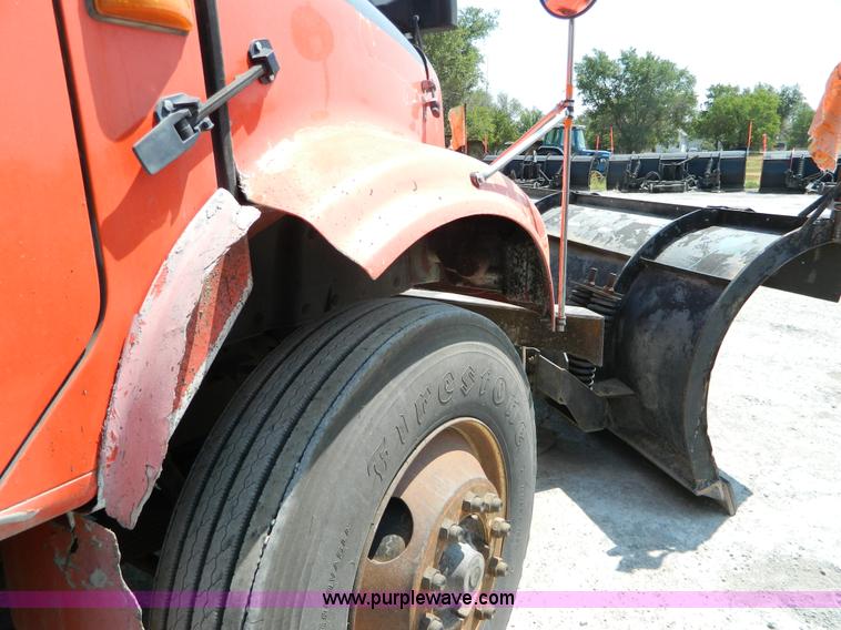 image for item G7930 1991 International 4900 dump truck