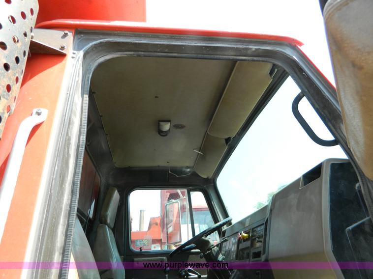 image for item G7930 1991 International 4900 dump truck