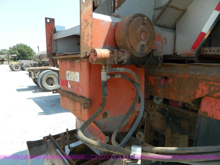 image for item G7930 1991 International 4900 dump truck