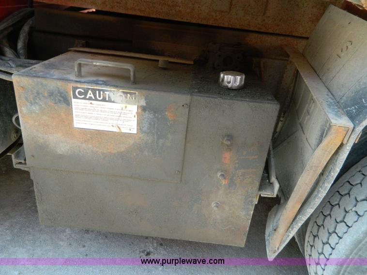 image for item G7930 1991 International 4900 dump truck