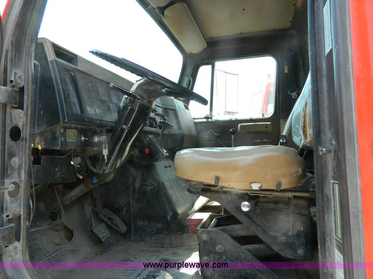 image for item G7930 1991 International 4900 dump truck