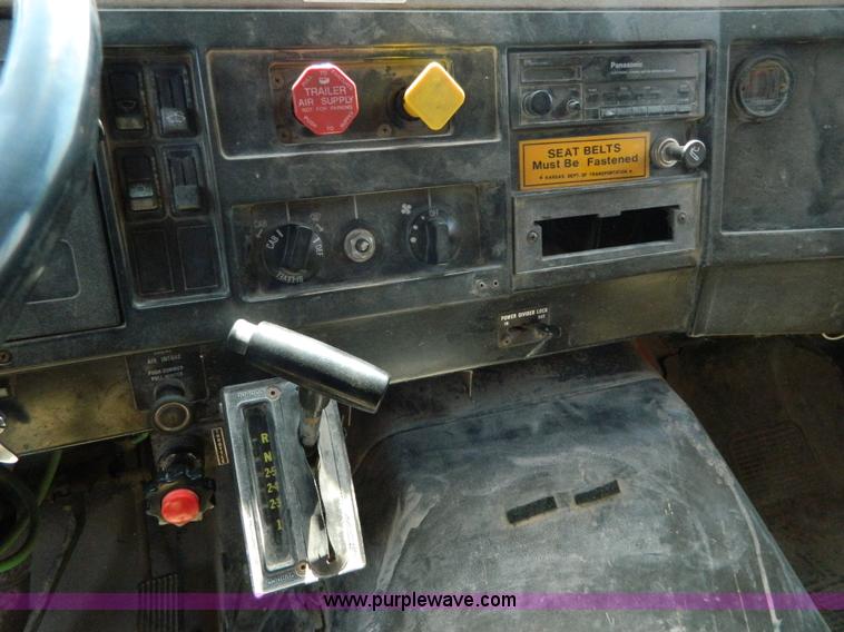 image for item G7930 1991 International 4900 dump truck