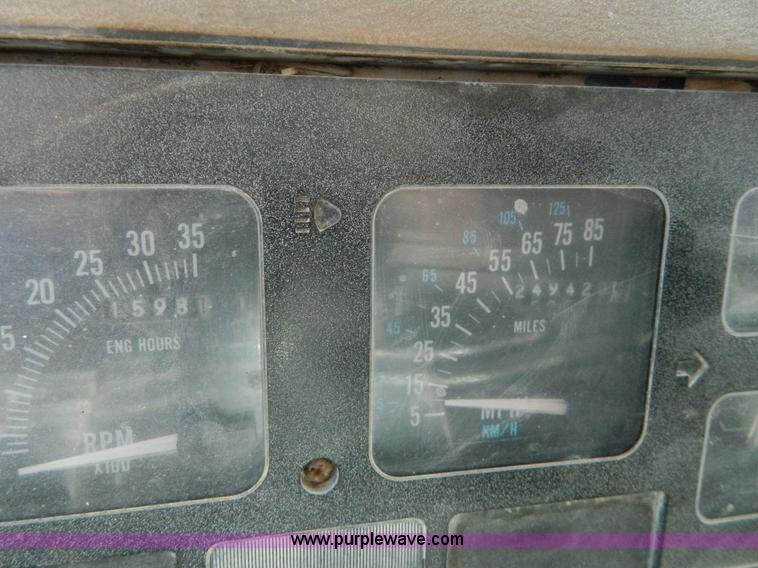 image for item G7930 1991 International 4900 dump truck