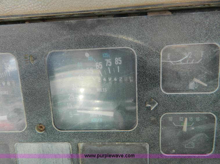 image for item G7930 1991 International 4900 dump truck