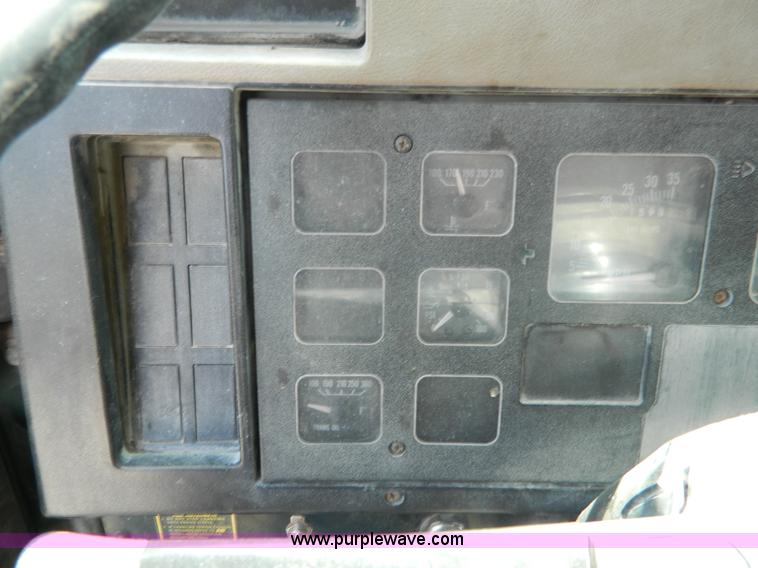 image for item G7930 1991 International 4900 dump truck