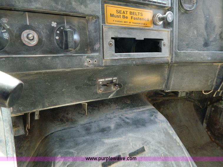 image for item G7930 1991 International 4900 dump truck