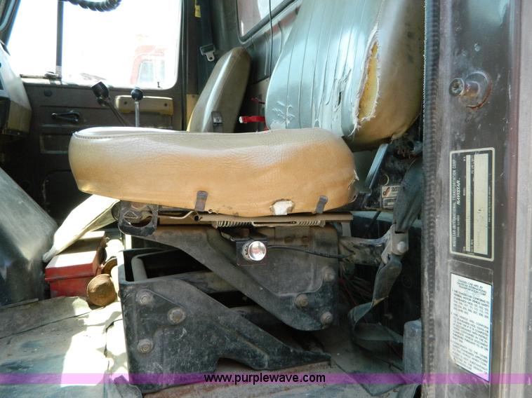 image for item G7930 1991 International 4900 dump truck