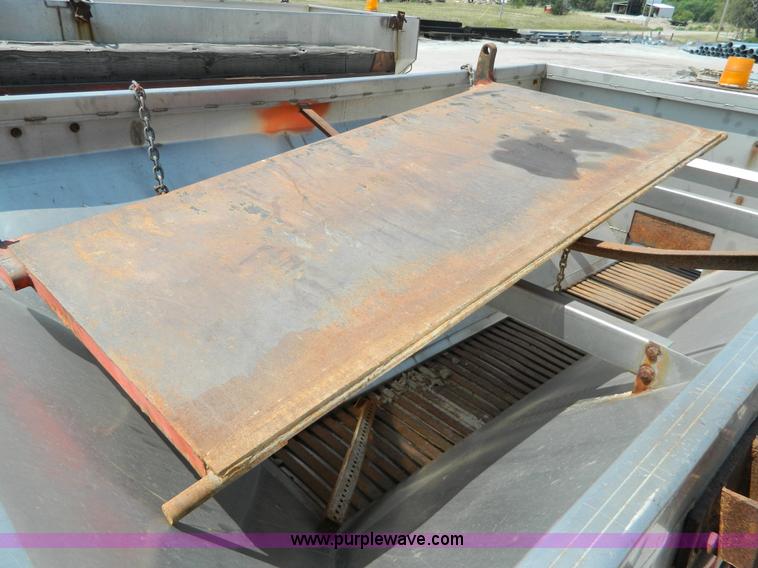 image for item G7930 1991 International 4900 dump truck