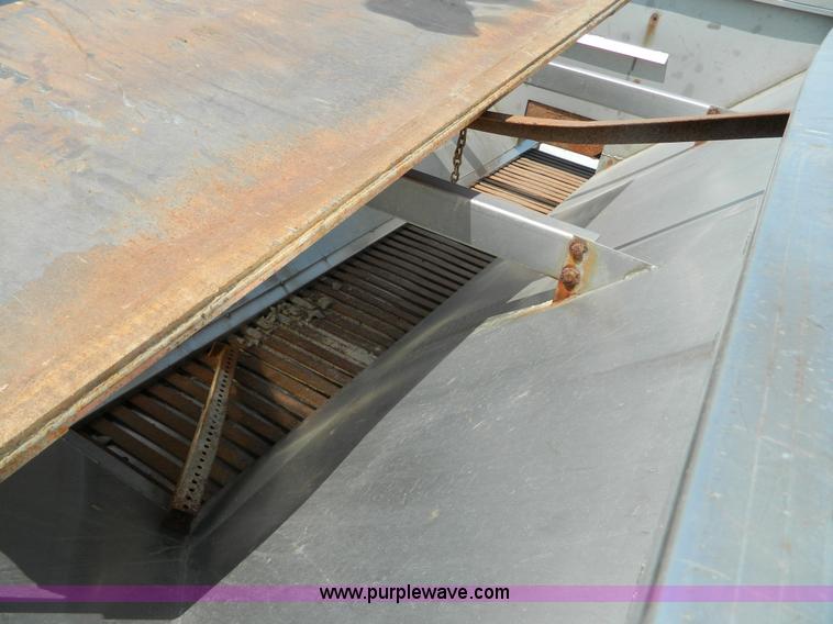 image for item G7930 1991 International 4900 dump truck