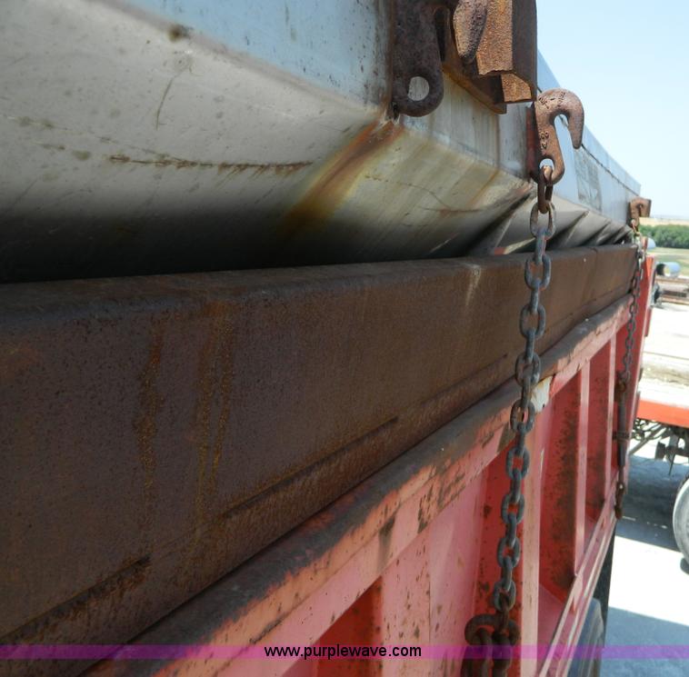 image for item G7930 1991 International 4900 dump truck