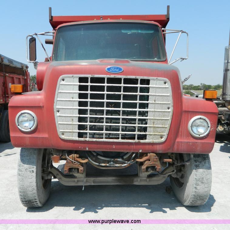 image for item G7931 1984 Ford LNT8000 dump truck
