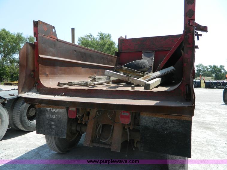 image for item G7931 1984 Ford LNT8000 dump truck