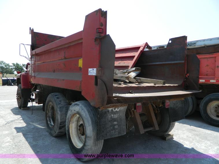 image for item G7931 1984 Ford LNT8000 dump truck