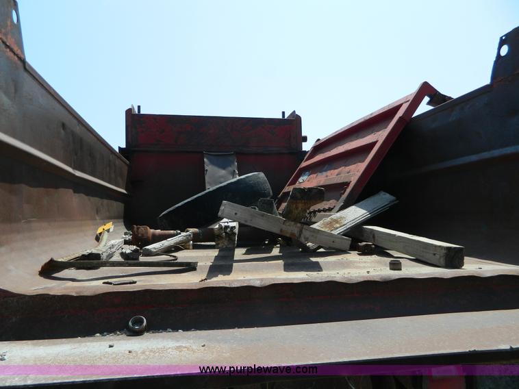 image for item G7931 1984 Ford LNT8000 dump truck