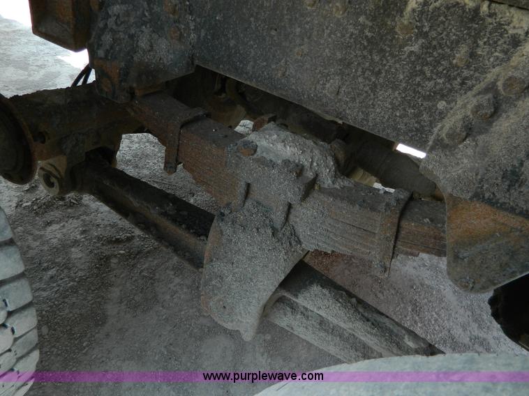 image for item G7931 1984 Ford LNT8000 dump truck