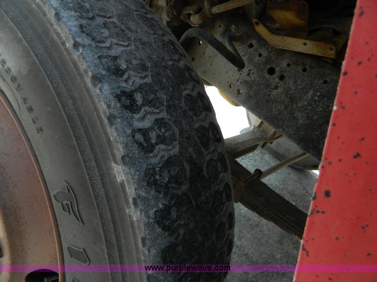 image for item G7931 1984 Ford LNT8000 dump truck