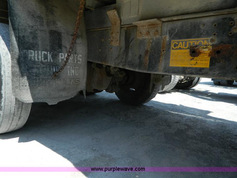 image for item G7931 1984 Ford LNT8000 dump truck