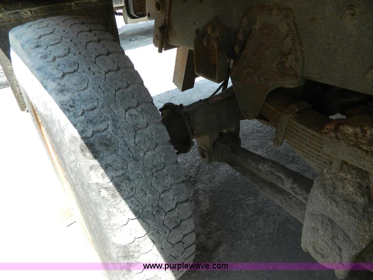 image for item G7931 1984 Ford LNT8000 dump truck