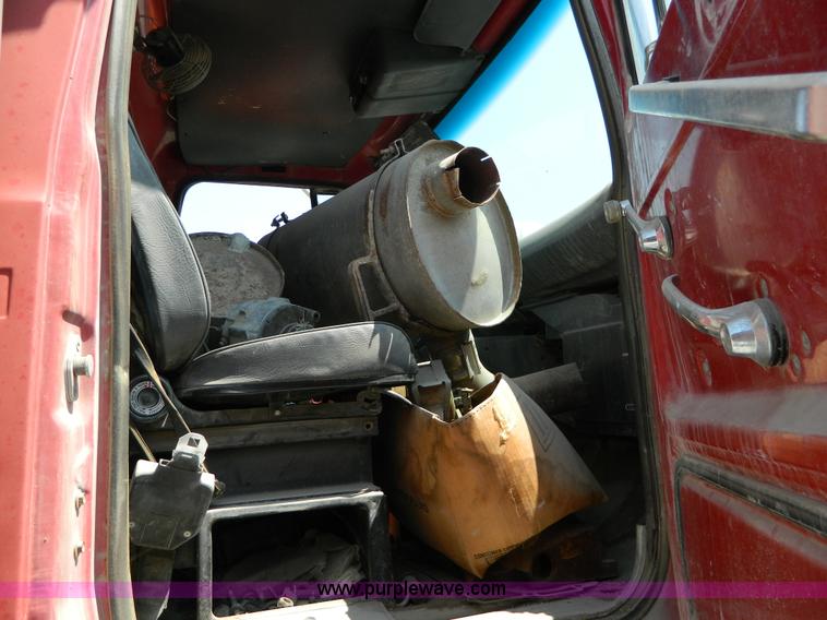 image for item G7931 1984 Ford LNT8000 dump truck