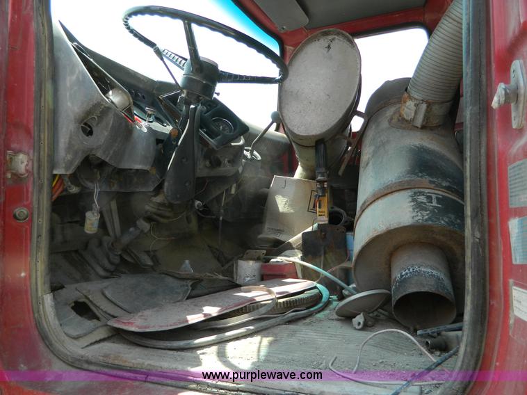 image for item G7931 1984 Ford LNT8000 dump truck