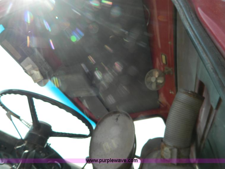 image for item G7931 1984 Ford LNT8000 dump truck