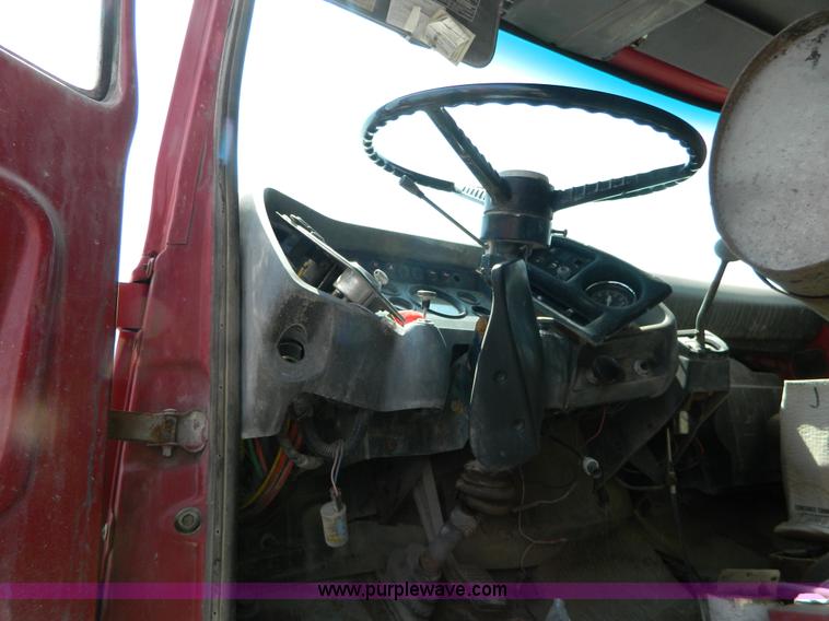 image for item G7931 1984 Ford LNT8000 dump truck