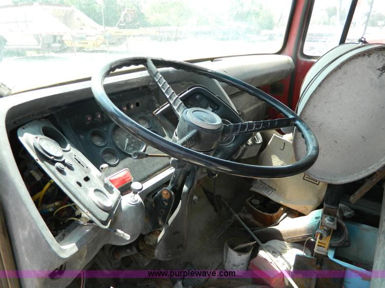 image for item G7931 1984 Ford LNT8000 dump truck