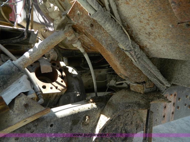 image for item G7931 1984 Ford LNT8000 dump truck