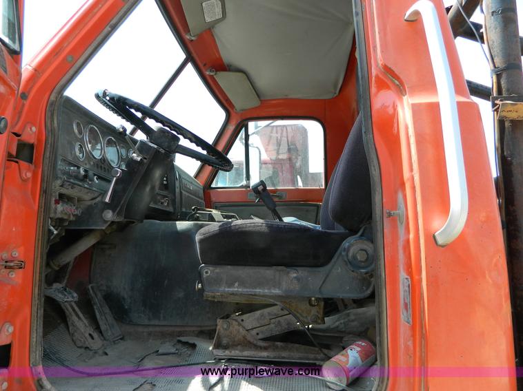 image for item G7932 1983 GMC Brigadier semi truck