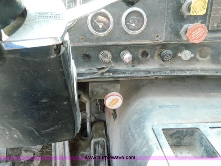 image for item G7932 1983 GMC Brigadier semi truck