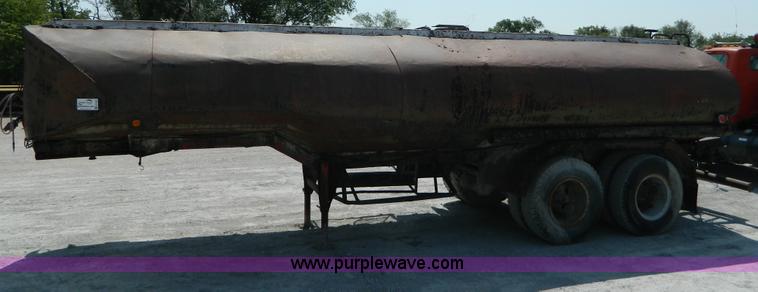 image for item G7933 1947 Fruehauf 903 tanker trailer