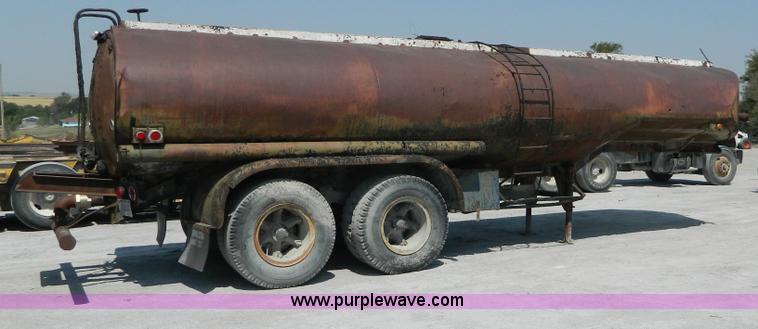 image for item G7933 1947 Fruehauf 903 tanker trailer