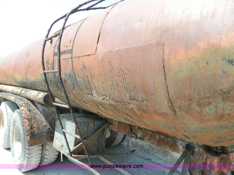 image for item G7933 1947 Fruehauf 903 tanker trailer