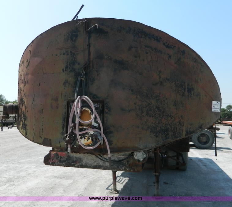 image for item G7933 1947 Fruehauf 903 tanker trailer