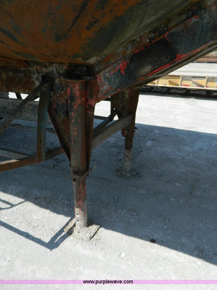 image for item G7933 1947 Fruehauf 903 tanker trailer