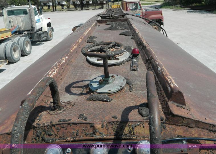 image for item G7933 1947 Fruehauf 903 tanker trailer