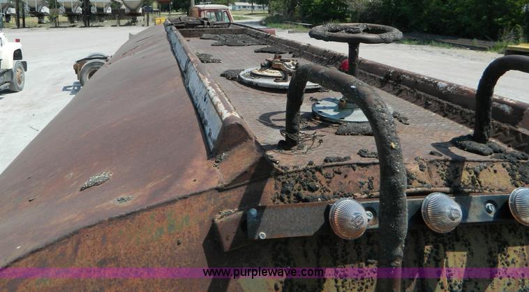 image for item G7933 1947 Fruehauf 903 tanker trailer