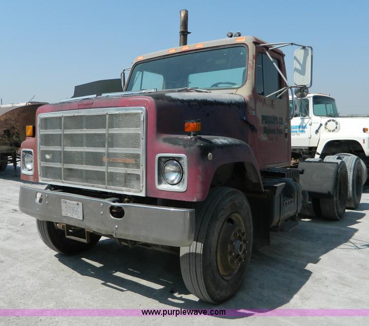 image for item G7934 1988 International S2500 semi truck