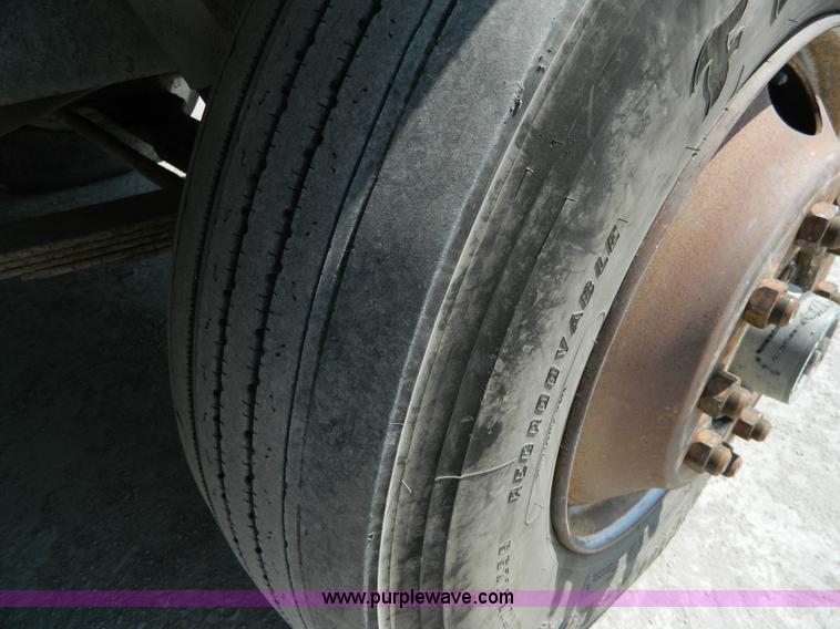 image for item G7934 1988 International S2500 semi truck