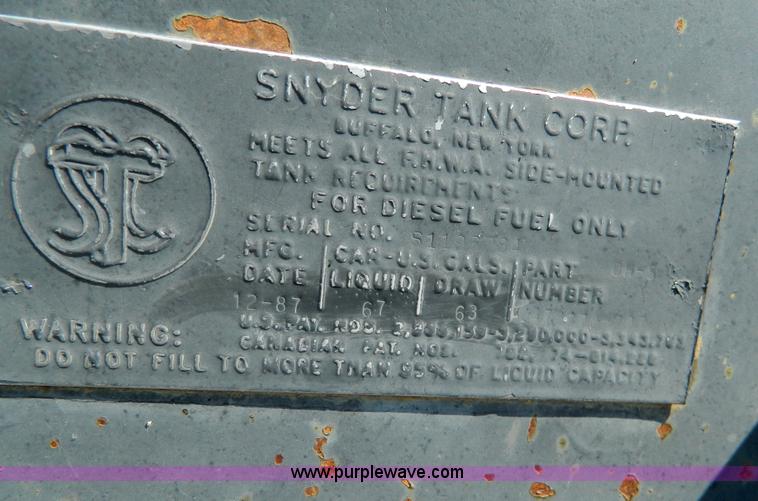 image for item G7934 1988 International S2500 semi truck