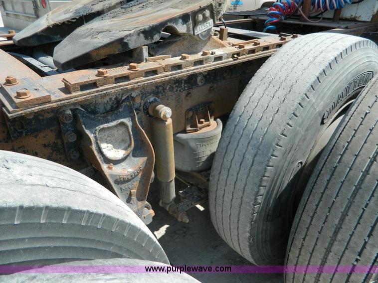 image for item G7934 1988 International S2500 semi truck