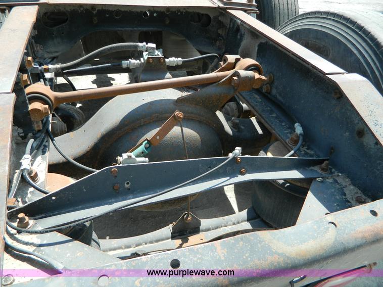 image for item G7934 1988 International S2500 semi truck