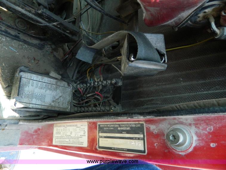 image for item G7934 1988 International S2500 semi truck