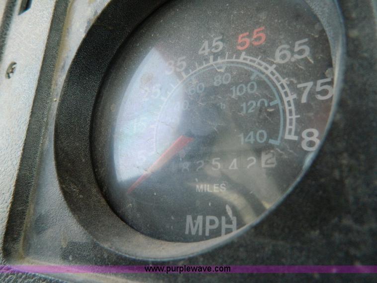 image for item G7934 1988 International S2500 semi truck