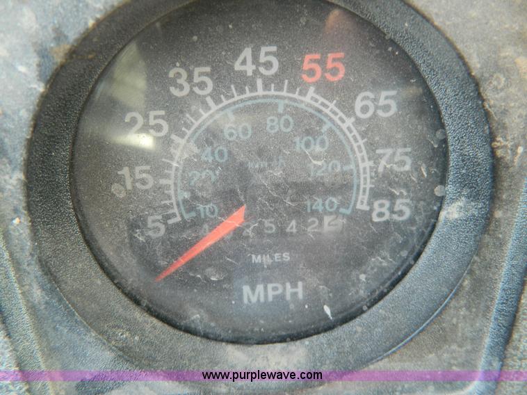 image for item G7934 1988 International S2500 semi truck